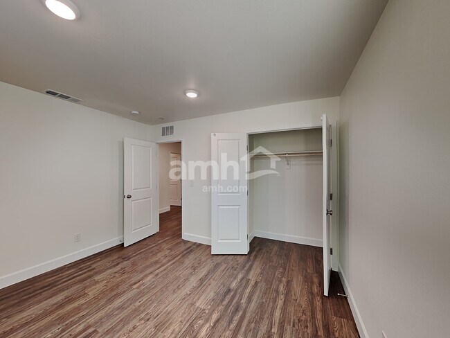 Building Photo - 302 Palazza Reserve Pl