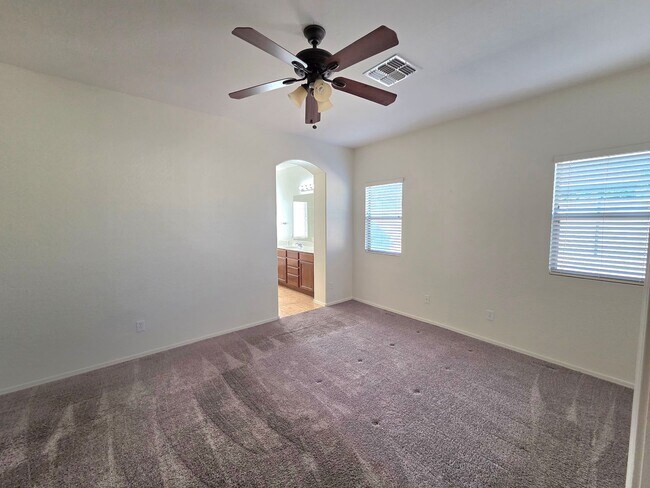 Building Photo - Beautiful 4 Bed/2 Bath in Goodyear!