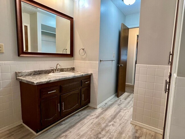 Building Photo - 3 Bed, 2 Bath in south central Springfield