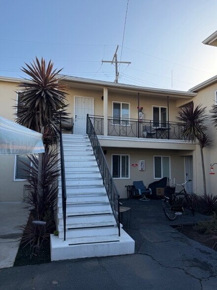 gated and secure courtyard with cameras - 4626 E 7th St