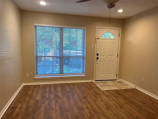 Building Photo - 837 Wax Myrtle Ln