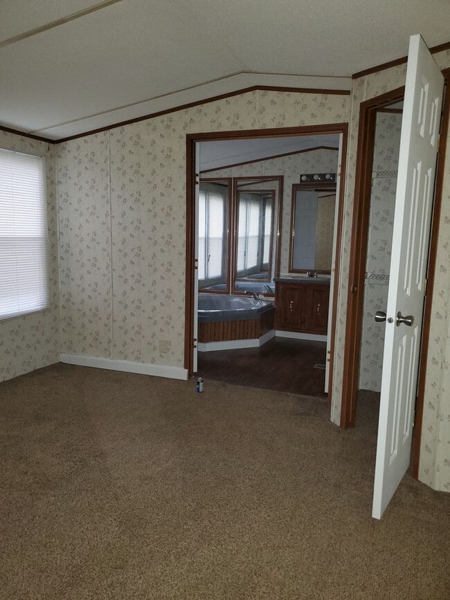 Building Photo - Ready to Move in