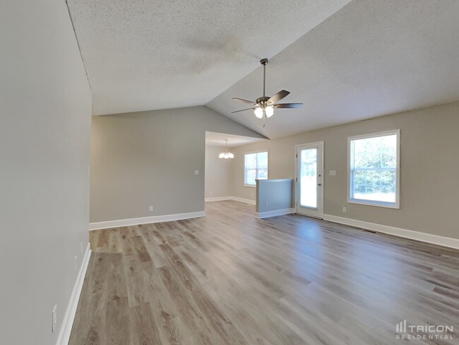Building Photo - 1412 Grovewood Dr