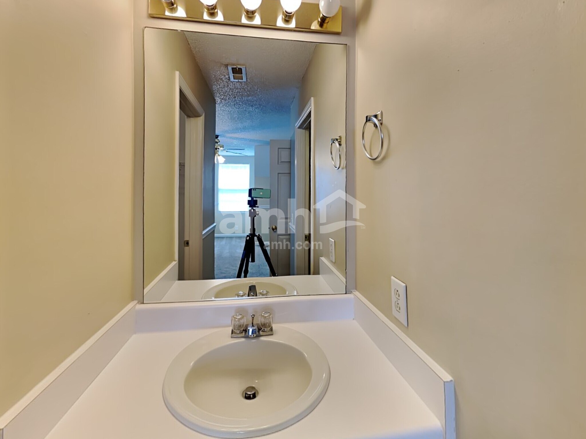 Building Photo - 2849 Elijah Dr