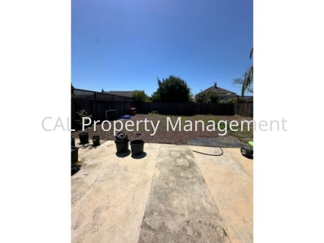 Building Photo - 2 Bedroom Home for Rent in South Salinas