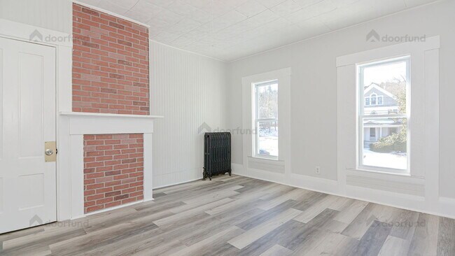 Building Photo - 220 S Main St