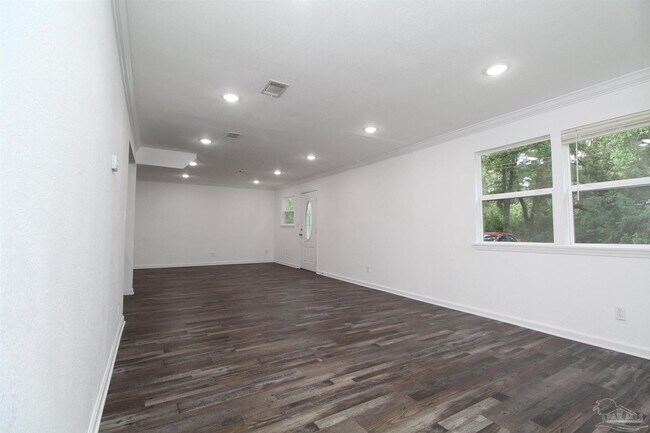 Building Photo - 150 E Ensley St