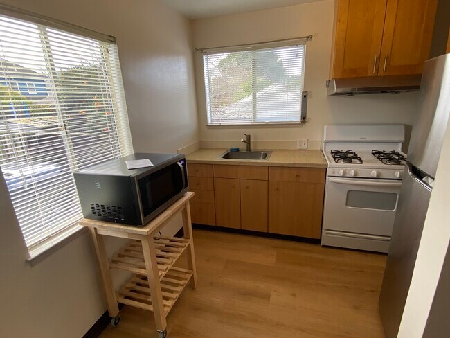 Building Photo - 336 Lincoln Ave