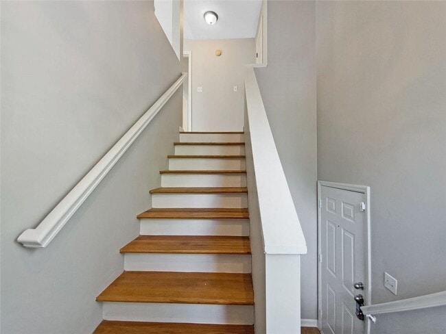 Building Photo - 2136 River Heights Walk SE