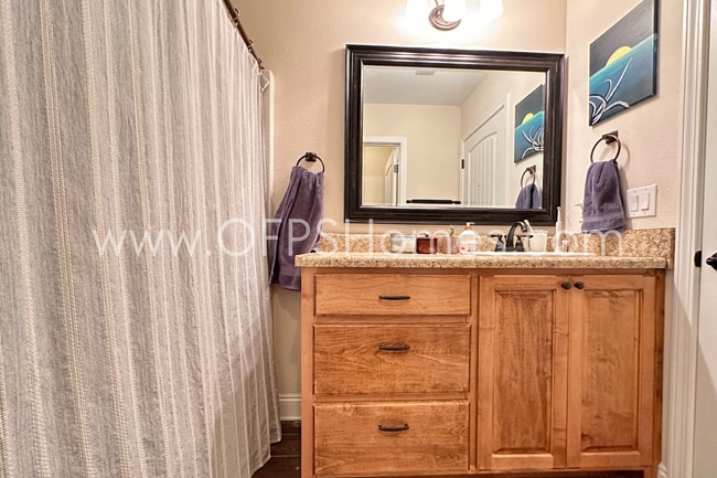 Building Photo - AVAILABLE IN MILTON!!