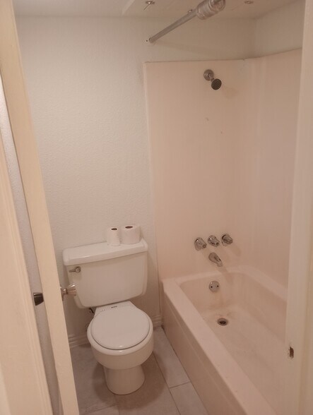 Building Photo - 7152 Fair Oaks Ave