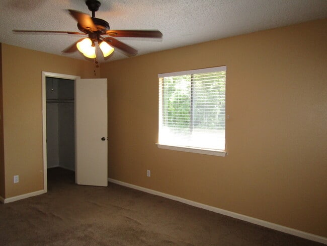 Building Photo - 7001 Winedale Dr