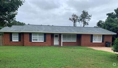 Building Photo - Holiday Special Save $800.00