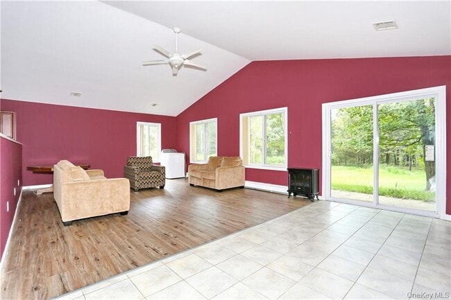 Building Photo - 2 Old Quaker Hill Rd