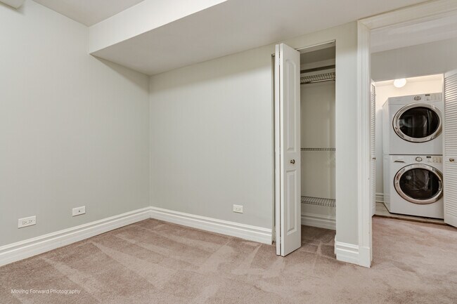 Building Photo - 4852 S Prairie Ave