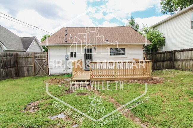 Building Photo - 427 E Caldwell Ave