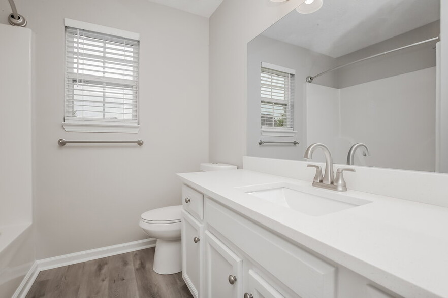 Building Photo - 3157 Holsted Dr