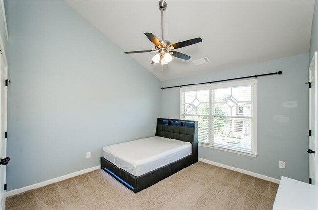 Building Photo - 4669 Sierra Creek Dr NE