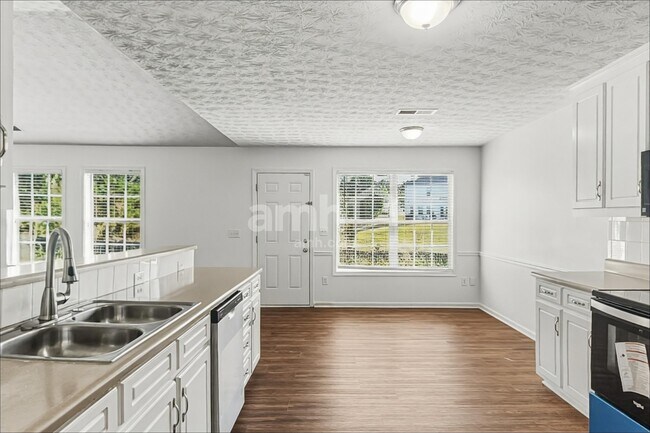 Building Photo - 282 Rockingham Dr
