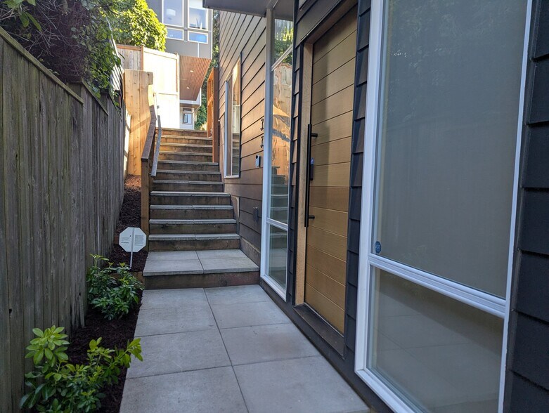 Building Photo - 33 W Etruria St