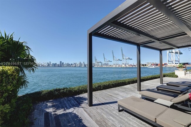 Building Photo - 5245 Fisher Island Dr