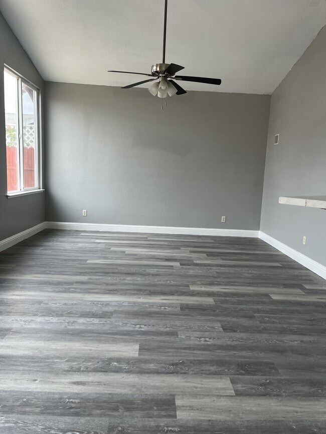 Building Photo - 2021 Nand Dr