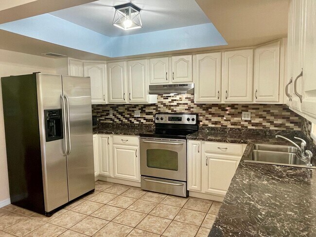 Building Photo - Charming 3-Bedroom Home for Rent in Prime ...