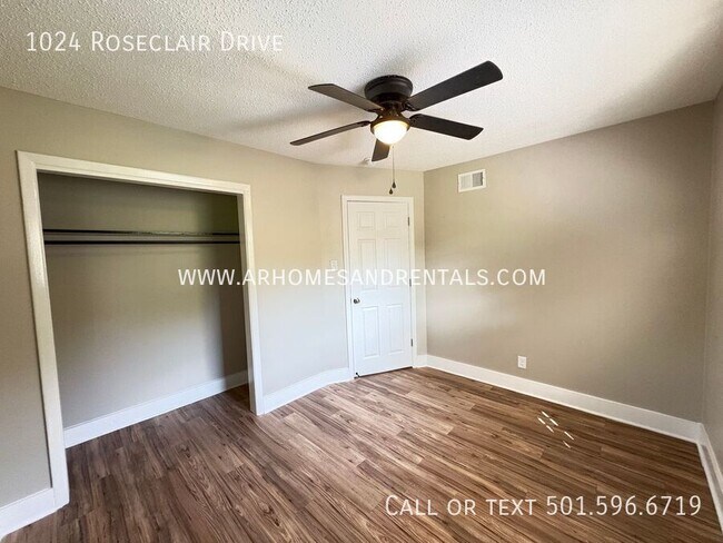 Building Photo - 1024 Roseclair Dr