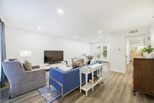 Building Photo - 702 Castle Ridge Rd