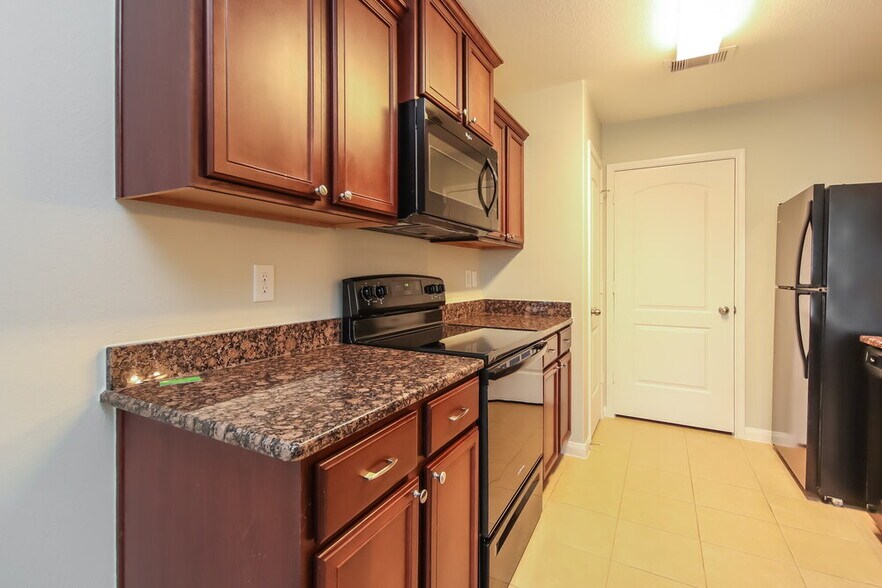 Building Photo - 2131 Golden Topaz Dr