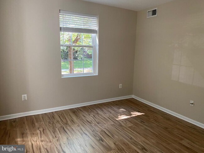 Building Photo - 1805 Key Blvd
