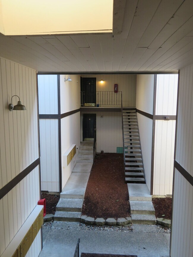 Building Photo - **Welcome to The Magenta Apartments – Luxu...