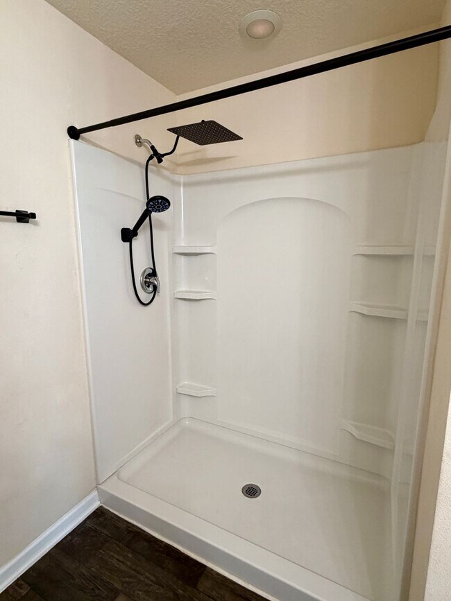 Building Photo - 3/2 GREAT location