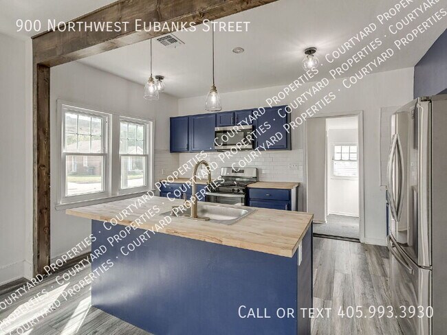 Building Photo - 900 NW Eubanks St