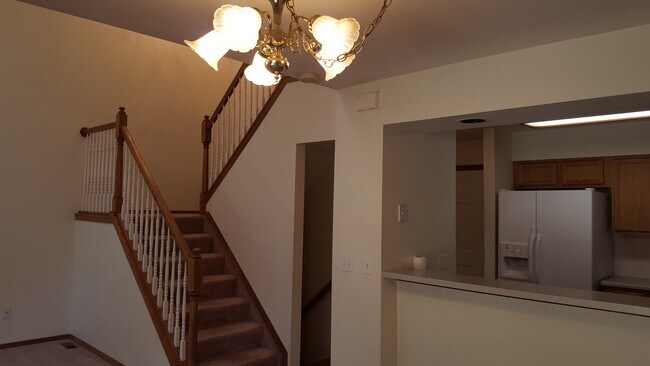 Building Photo - Nice 3 bedroom, 2 1/2 bath Townhome in North Colorado Springs