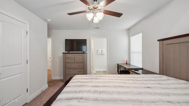 Building Photo - 7672 Shadow Lake Dr