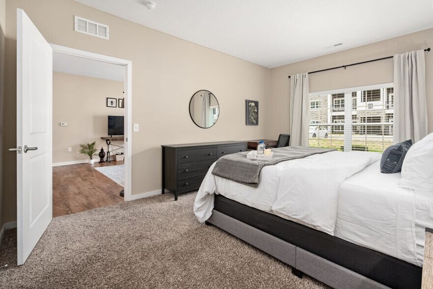 Building Photo - 5761 Fenimore Trail Dr W