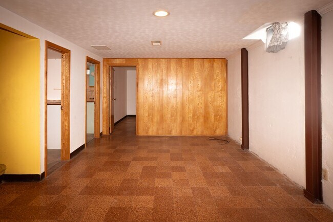 Building Photo - Charming 3 bedroom 1.5 bathroom house in SE Wichita!