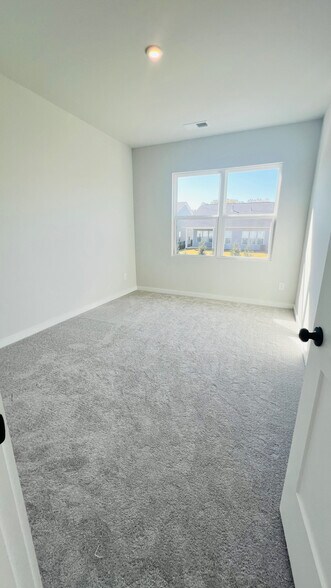 Building Photo - Room in Townhome on Munsing Dr