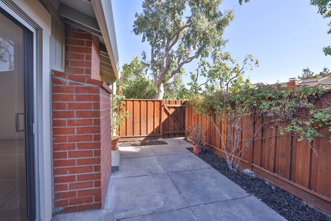 Building Photo - Newly renovated townhome in Cupertino with top schools and great amenities