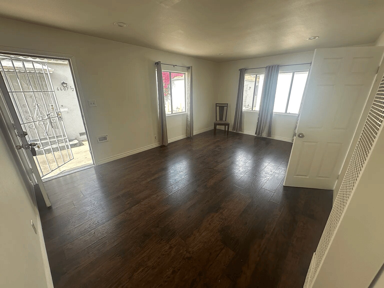 Living Room - 6609 1/2 Brynhurst Ave