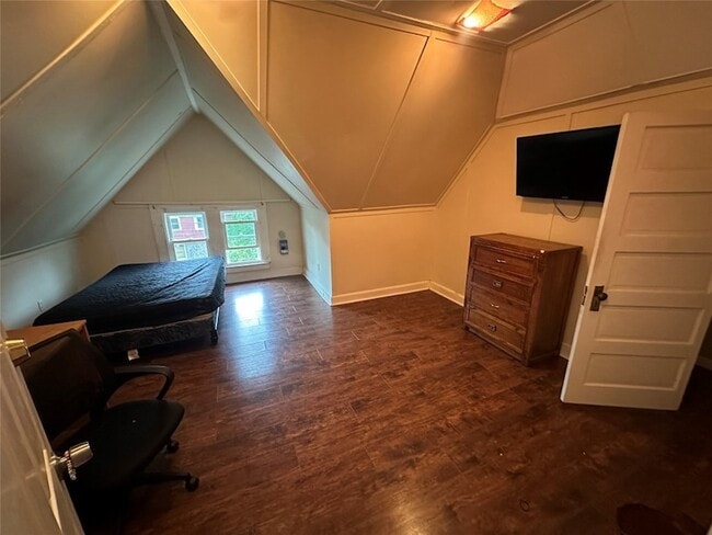 Building Photo - 19 Edwards St