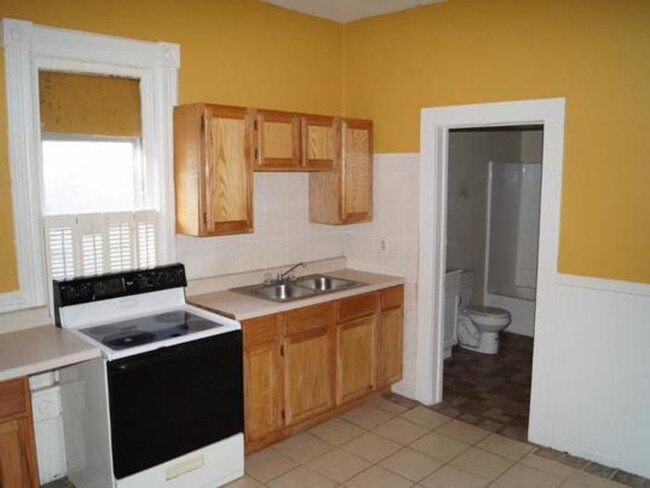 Building Photo - 330 W 1st St