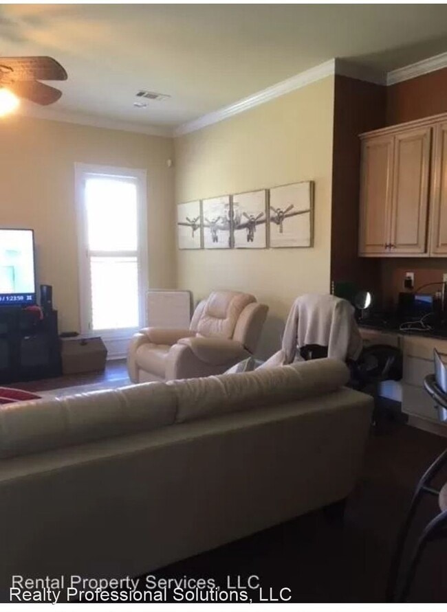 Building Photo - 4 br, 3.5 bath House - 8312 Chadburn Crossing