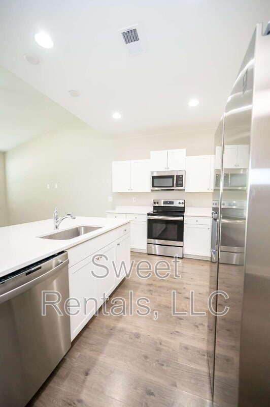 Building Photo - 7801 Montview Rd