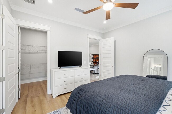 Building Photo - 323A Suwannee Dr