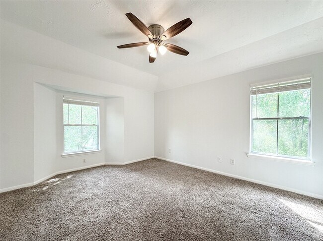 Building Photo - 8051 Bay Branch Dr