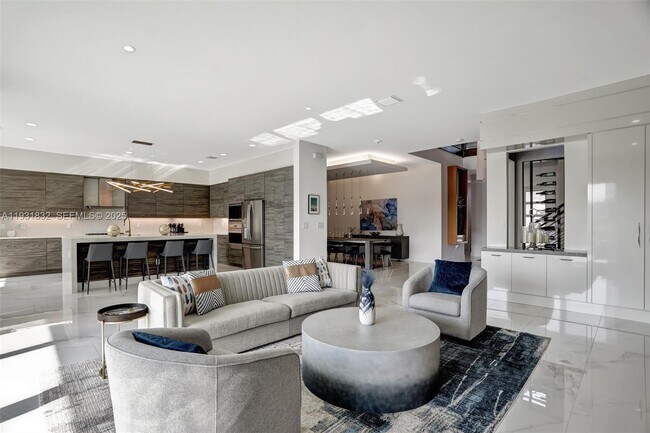 Building Photo - 17113 Aquavera Way