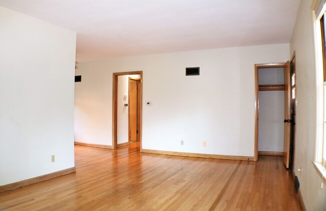 Building Photo - $1,750 | 2 Bedroom, 2 Bathroom House | No ...