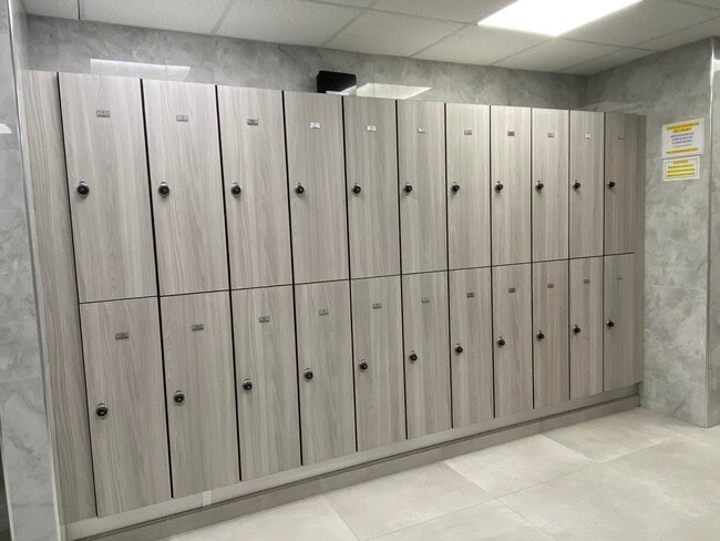 Building Photo - 4725 Lucerne Lakes Blvd E